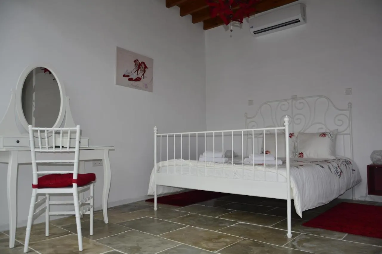 לרנקה Edem Traditional House